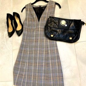 Theory size 00 houndstooth dress. Flattering v-neck.